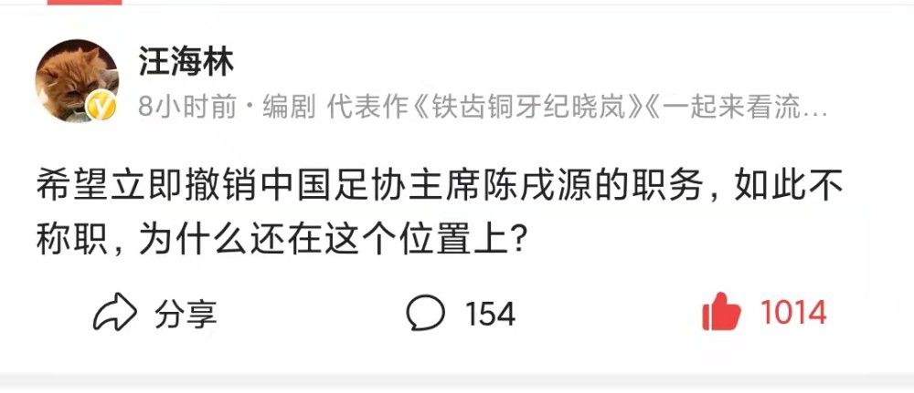 卢克带领着一个欺骗团体在芝加哥四周的约里埃特行骗。此日，手下人向他交了一年夜笔方才骗了的钱。不久，卢克就遭到了谋杀。本来，这笔钱是芝加哥的黑社会头子朗尼根（罗伯特•肖 Robert Shaw 饰）方才收回的赌款，恰是这笔钱令卢克惹火烧身。                                  　　胡克（罗伯特•雷德福 Robert Redford 饰）是卢克的一个手下，卢克常日待他如亲生儿子一般，生前就想把他先容到芝加哥